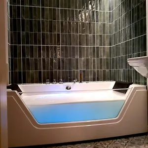 apt-spa-bath-old-town.krakowhotelspoland.com/